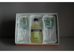 Herbal liqueur Becher Lemond 0.05L with glasses in green decor www.sklenenevyrobky.cz