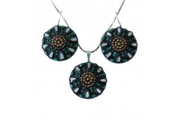 Set of earrings with a necklace
