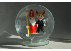 Snow globe and Nicholas with devil www.sklenenevyrobky.cz