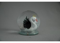 Snow globe, swan with crown on head  www.sklenenevyrobky.cz