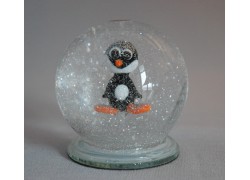 Snow globe with penguin www.sklenenevyrobky.cz