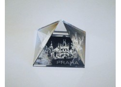 Pyramide 40mm Prag - Altstadt www.sklenenevyrobky.cz