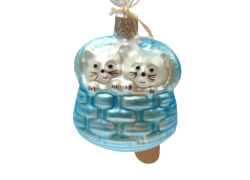 Christmas decoration, Kittens in a blue basket F306 www.bohemia-glass-products.com