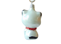 Christmas decoration of a kitten with a bow in white decor www.bohemia-glass-products.com