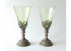 Wineglass green glass 2pcs www.bohemia-glass-products.com