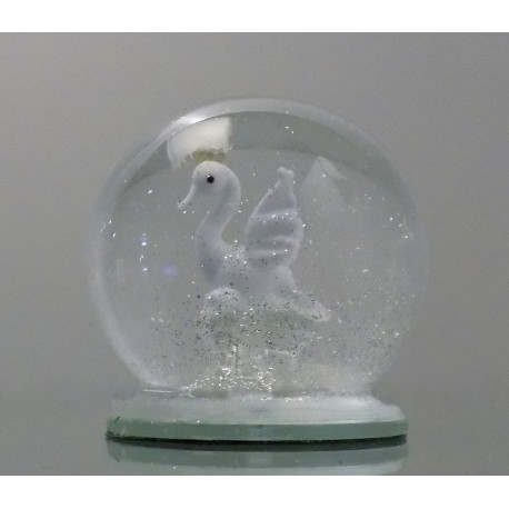 Sněžící koule 6cm - bílá labuť s korunkou www.sklenenevyrobky.cz