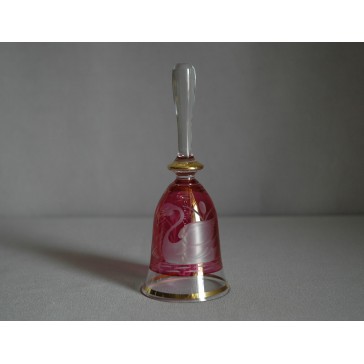 Glass bell, red color with swans decor www.sklenenevyrobky.cz