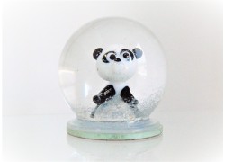 Sněžící gule 6cm - medveď Panda www.sklenenevyrobky.cz